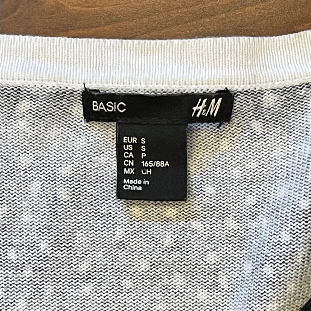 H&M Black and White Knit Sweater Cardigan Size Small - Picture 2 of 6